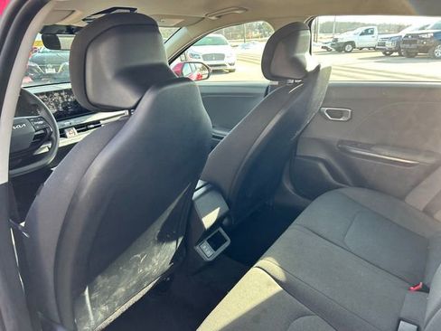 Used 2025 Kia K4 LXS image 35