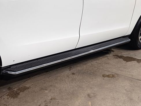 Used 2021 Ford Expedition Max XLT image 40