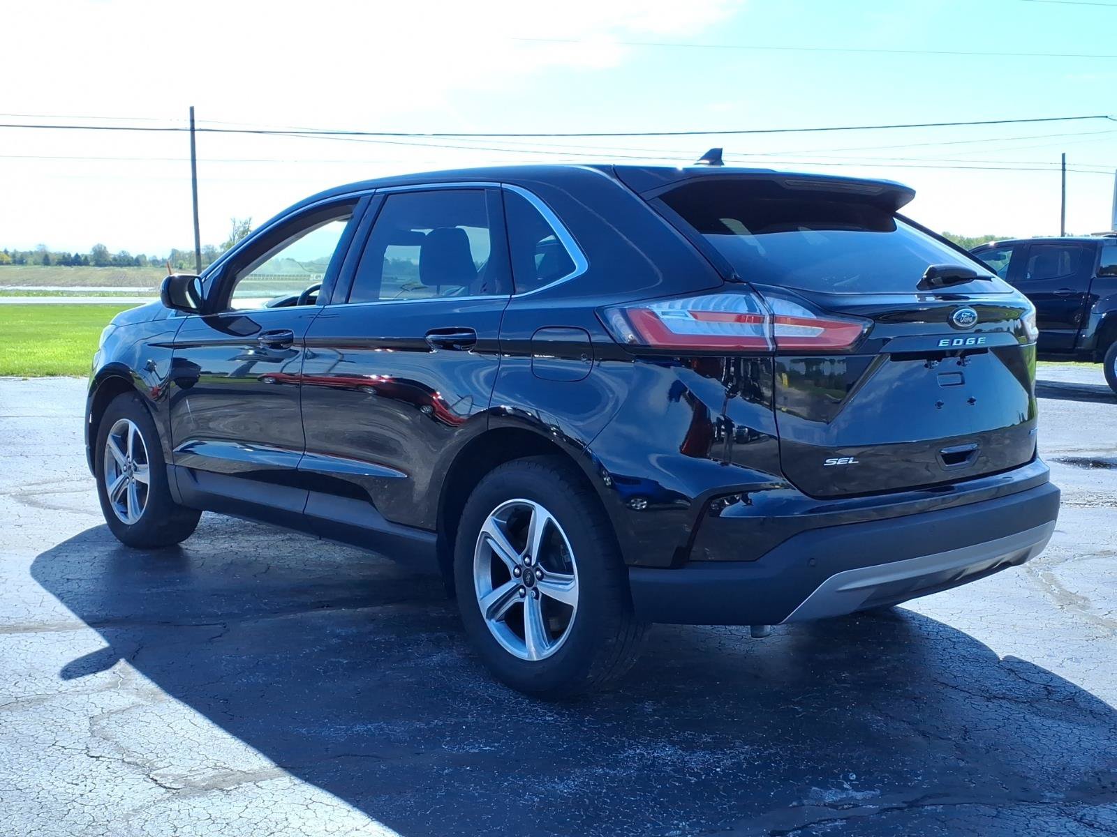 Used 2024 Ford Edge SEL w/ Convenience Package AWD/4WD image 4