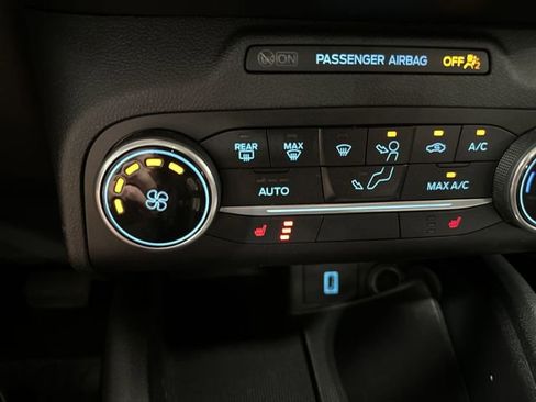 Used 2020 Ford Escape SE image 32