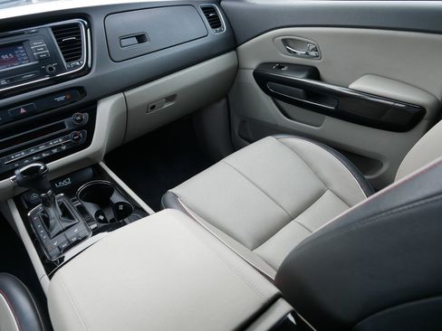 Used 2016 Kia Sedona EX image 11