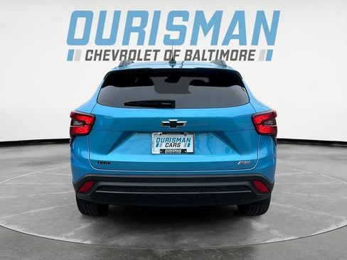 Certified 2025 Chevrolet Trax RS w/ Sunroof Package FWD image 12