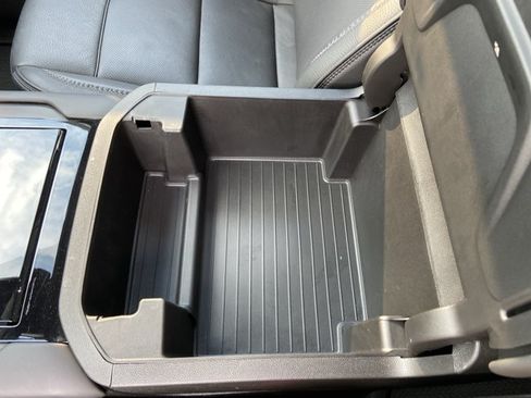 Used 2025 GMC Yukon Denali RWD image 44