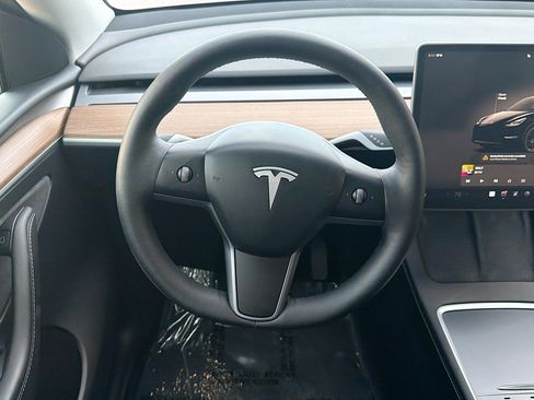 Used 2024 Tesla Model Y Long Range AWD/4WD image 16