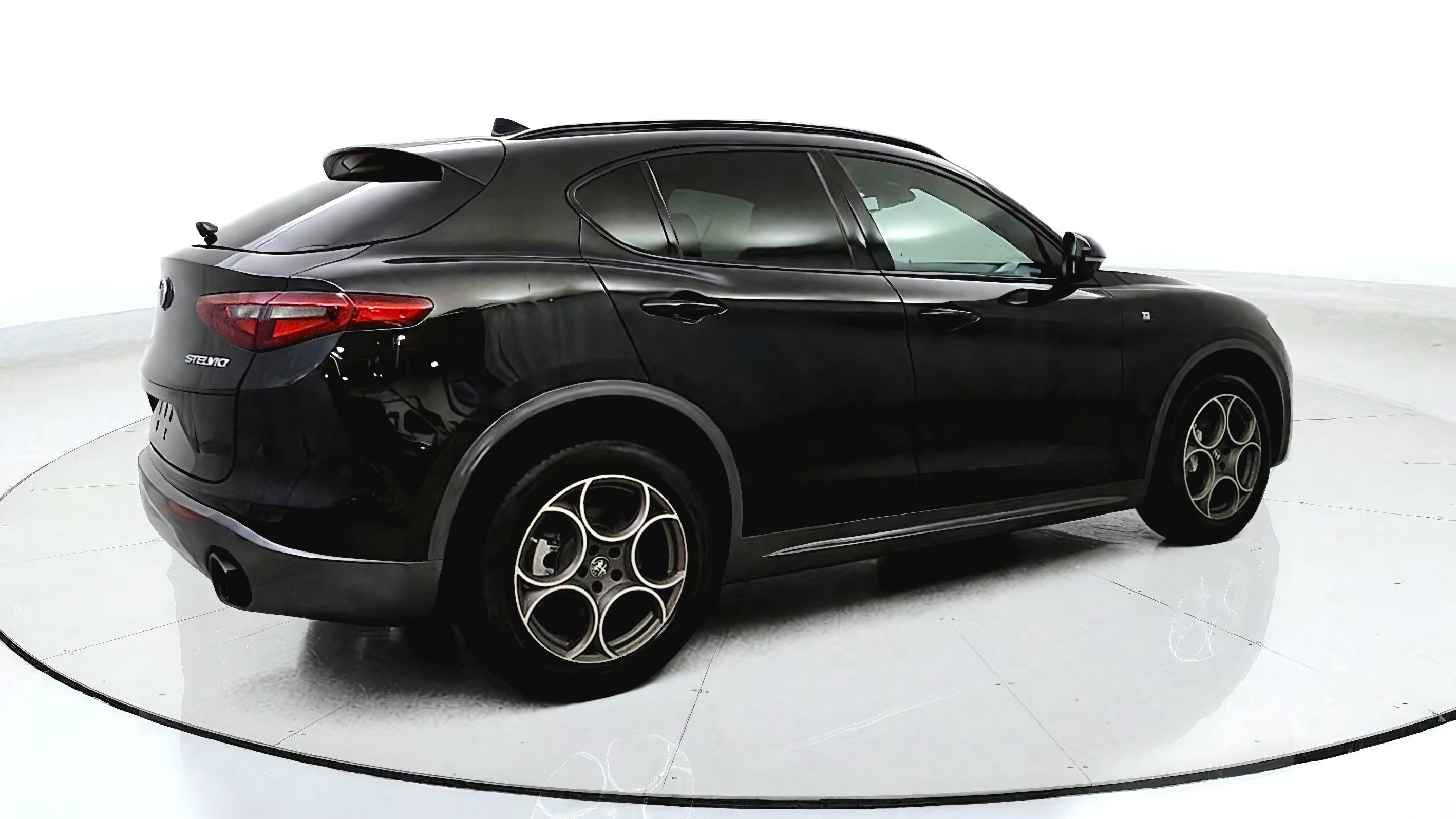Used 2023 Alfa Romeo Stelvio Ti AWD/4WD image 7
