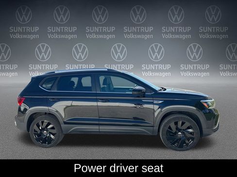 Used 2023 Volkswagen Taos SE w/ Panoramic Sunroof Package AWD/4WD image 8