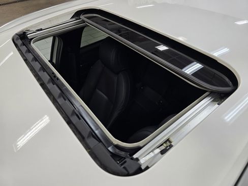 Used 2022 MAZDA CX-30 AWD 2.5 S w/ Premium Package image 3