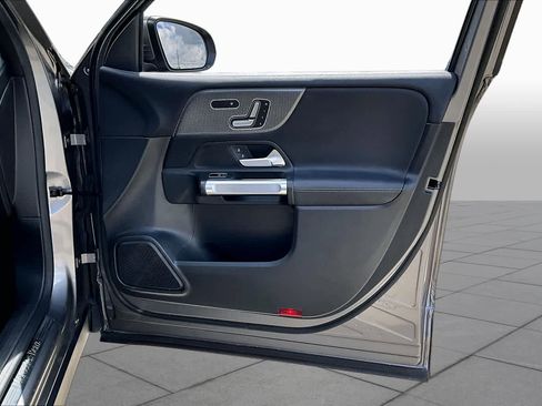 Used 2021 Mercedes-Benz GLB 250 image 26