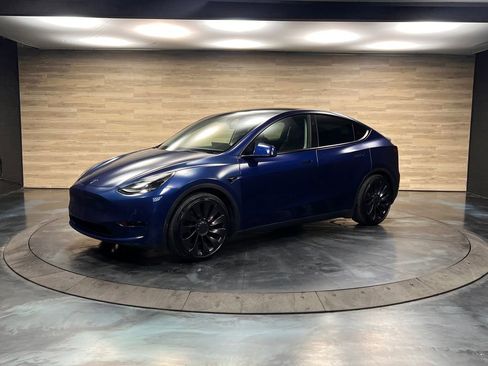 Used 2023 Tesla Model Y Performance AWD/4WD image 3