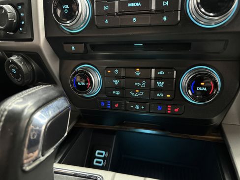 Used 2018 Ford F150 Lariat w/ Equipment Group 502A Luxury image 16