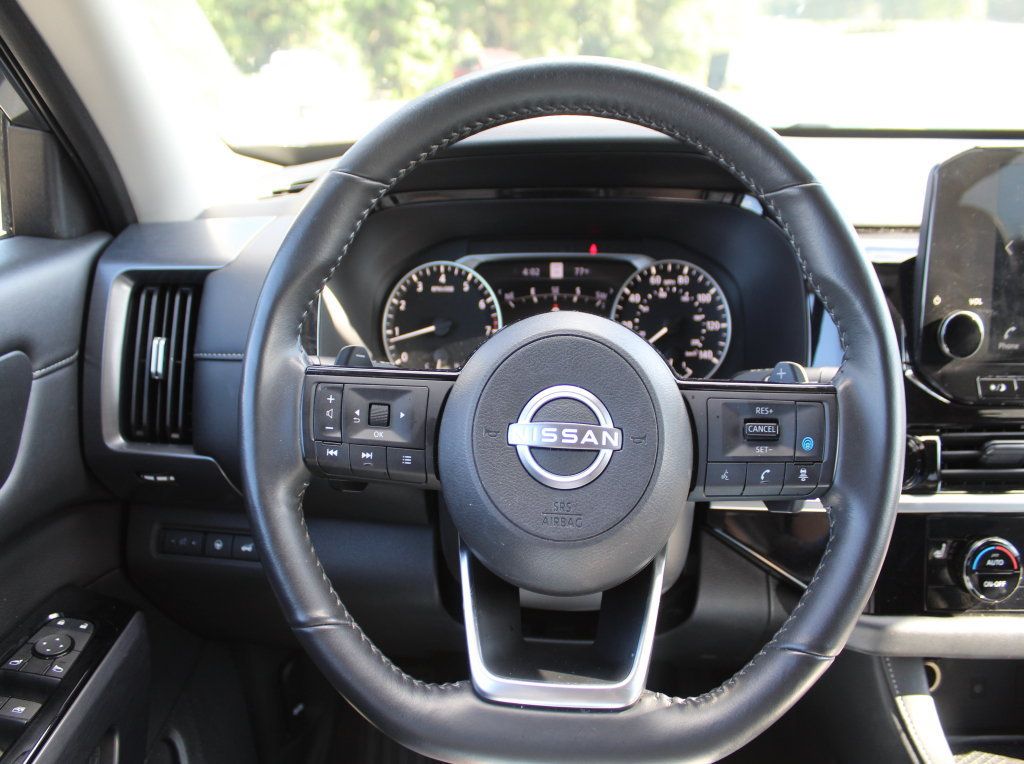 Used 2025 Nissan Pathfinder SL AWD/4WD image 19