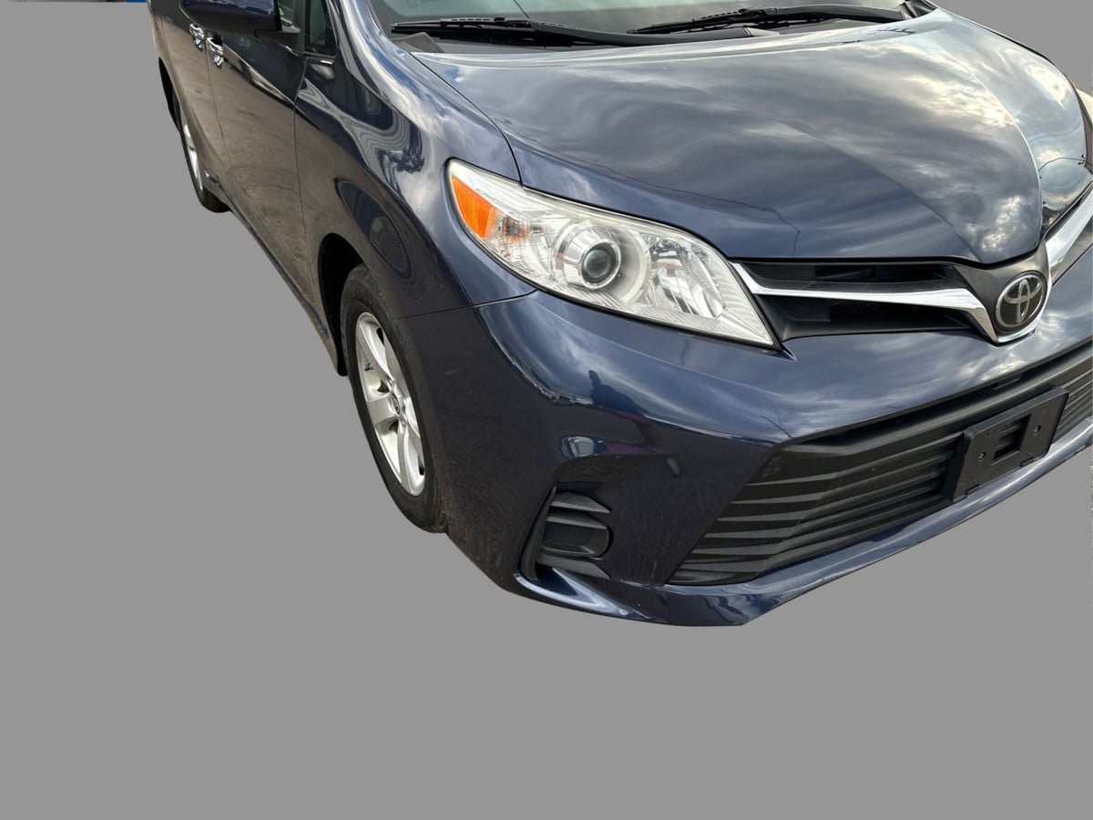 Used 2020 Toyota Sienna LE w/ LE Preferred Package FWD image 40