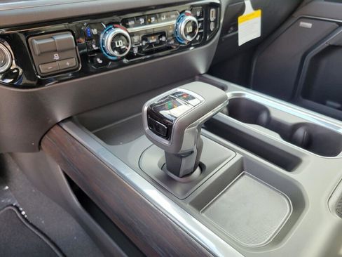 New 2026 GMC Sierra 1500 SLT image 22