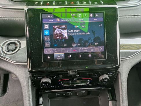 Used 2023 Jeep Grand Cherokee L Laredo image 16