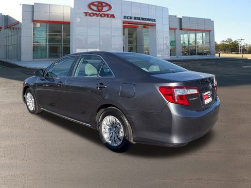 Used 2014 Toyota Camry LE image 8