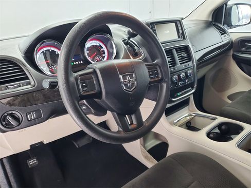 Used 2012 Dodge Grand Caravan SXT image 10