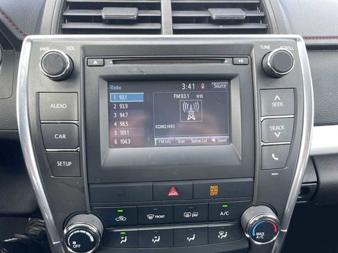 Used 2017 Toyota Camry SE image 12