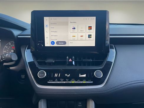 Used 2024 Toyota Corolla Cross LE image 21