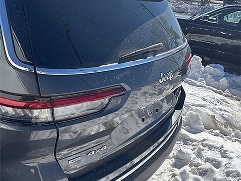 Used 2022 Jeep Grand Cherokee L Limited image 12