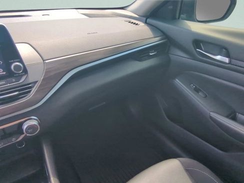 Used 2024 Nissan Altima 2.5 SV image 17