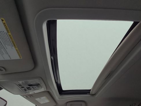 Used 2019 Toyota Sienna Limited image 23