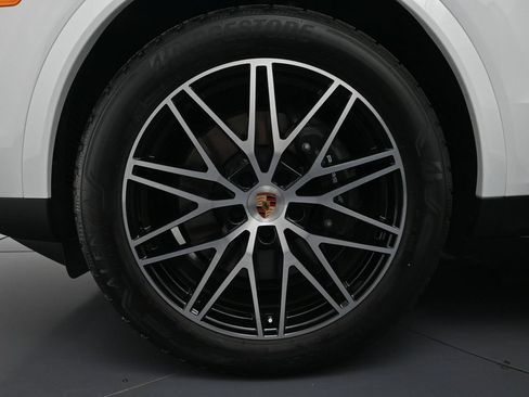Certified 2026 Porsche Cayenne AWD/4WD image 26
