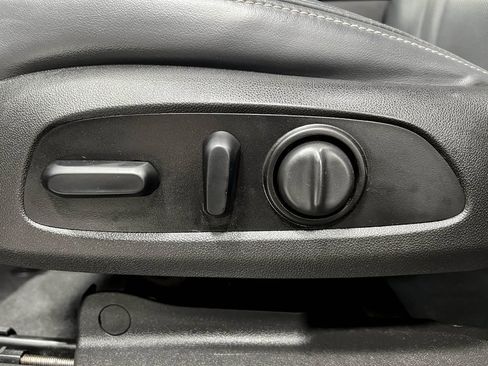 Used 2018 Buick Enclave Essence image 16