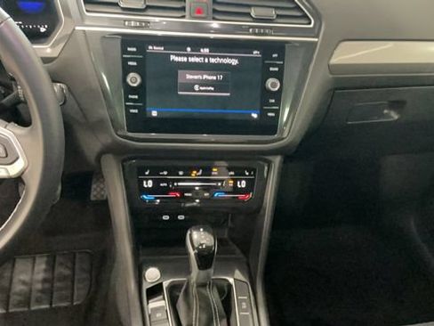 Certified 2024 Volkswagen Tiguan SE AWD/4WD image 22