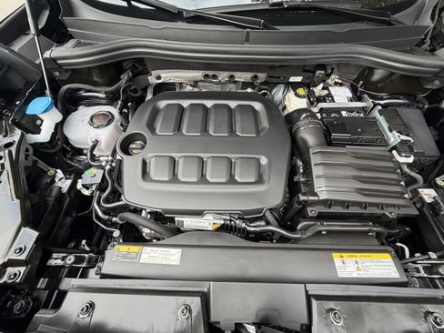 Used 2025 Volkswagen Tiguan S image 9