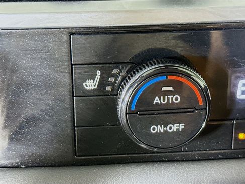Used 2025 Nissan Pathfinder SV FWD image 24
