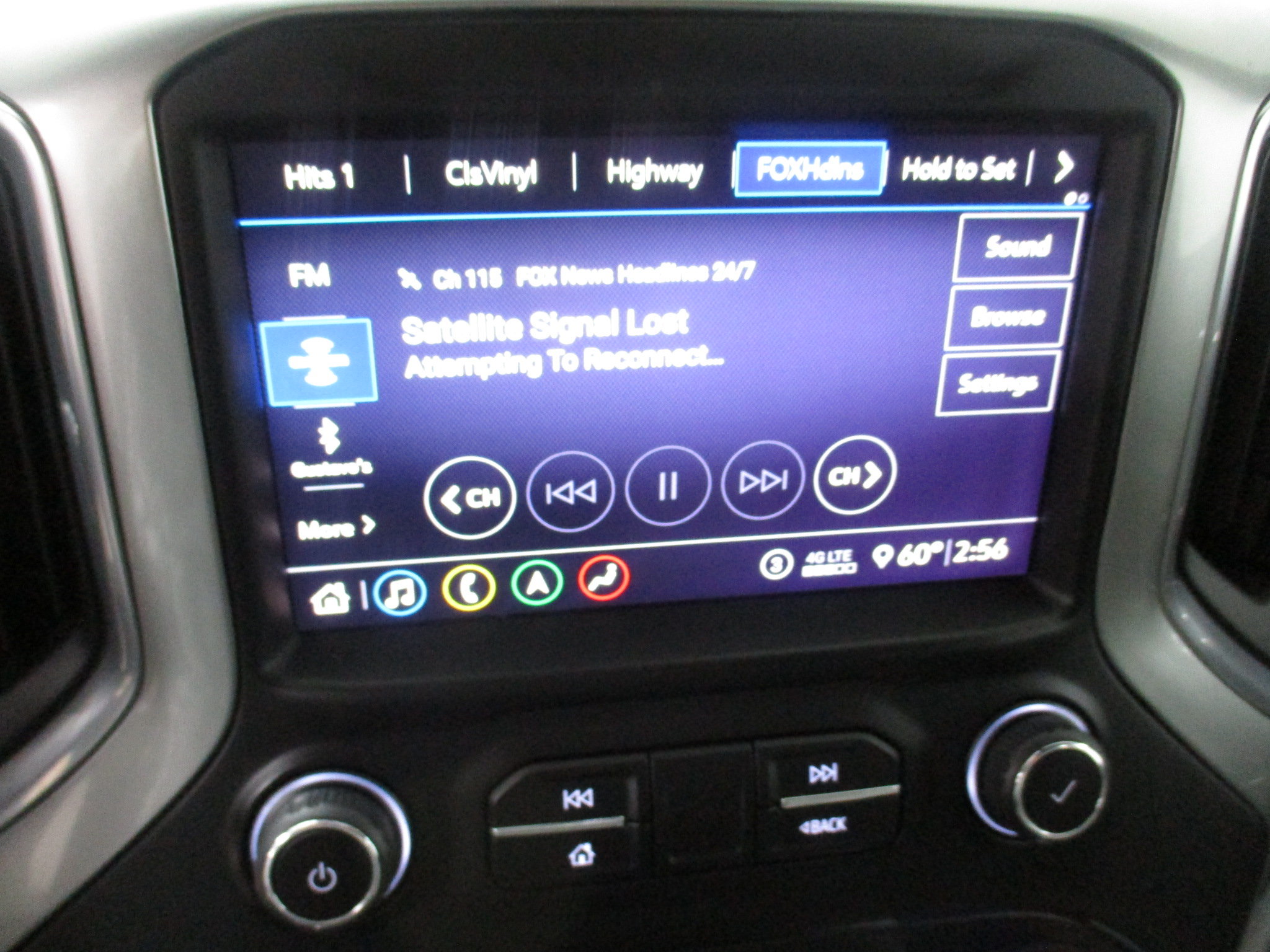Used 2020 Chevrolet Silverado 1500 LTZ w/ LTZ Convenience Package AWD/4WD image 24