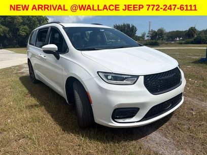 Used 2023 Chrysler Pacifica Touring-L w/ S Appearance Package