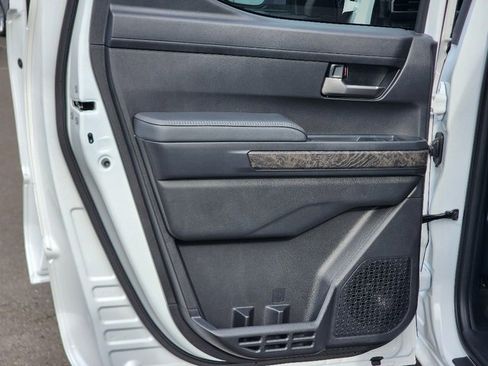 Used 2025 Toyota Tacoma Limited image 23