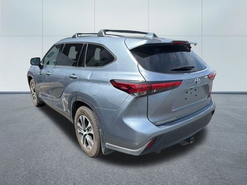 Used 2020 Toyota Highlander XLE AWD/4WD image 9