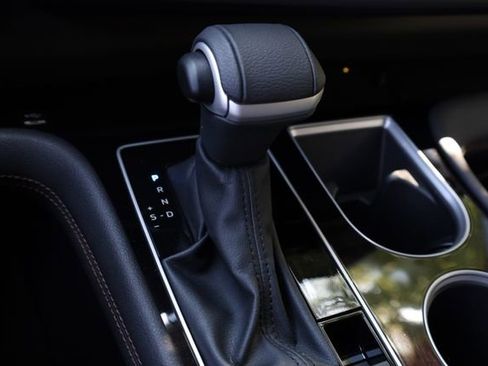 Used 2025 Toyota Sienna Platinum image 7