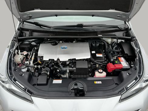 Used 2021 Toyota Prius XLE image 10