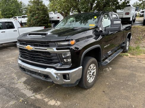 Used 2025 Chevrolet Silverado 2500 LT w/ Safety Package AWD/4WD image 3