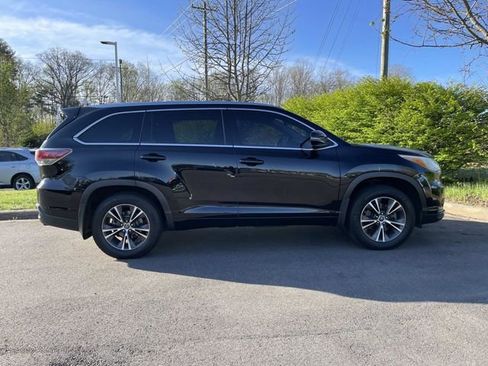 Used 2016 Toyota Highlander XLE image 6