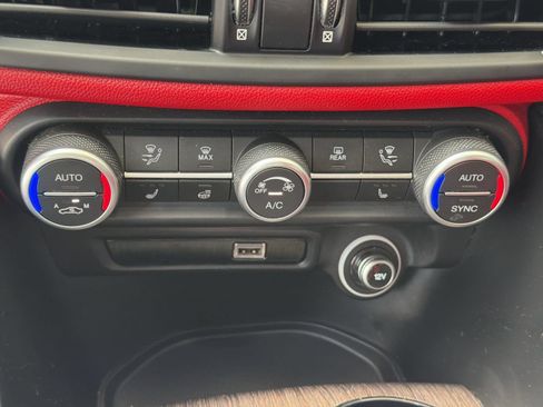Used 2020 Alfa Romeo Giulia Ti w/ Active Blind Spot Package AWD/4WD image 17