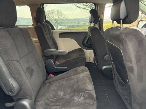 Used 2013 Dodge Grand Caravan SXT w/ UConnect Hands-Free Group image 11