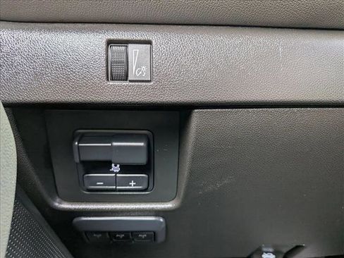 Used 2024 Chevrolet Colorado ZR2 w/ Technology Package AWD/4WD image 16