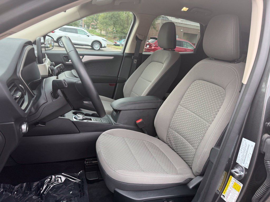 Used 2020 Ford Escape SE Sport FWD image 14