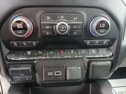 Used 2022 Chevrolet Silverado 2500 LTZ w/ LTZ Plus Package AWD/4WD image 18