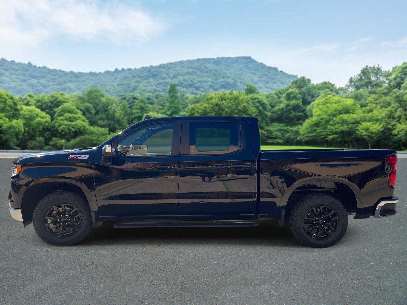 Used 2024 Chevrolet Silverado 1500 LT w/ Z71 Off-Road Package AWD/4WD image 6