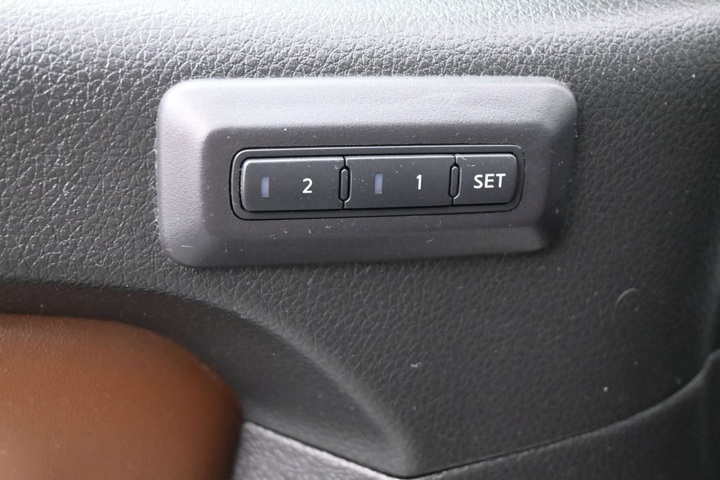 Used 2023 Nissan Titan Platinum Reserve w/ Moonroof Package AWD/4WD image 4