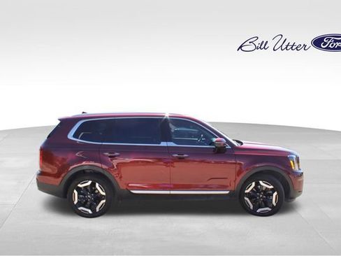 Used 2024 Kia Telluride S w/ S Sunroof Package FWD image 4