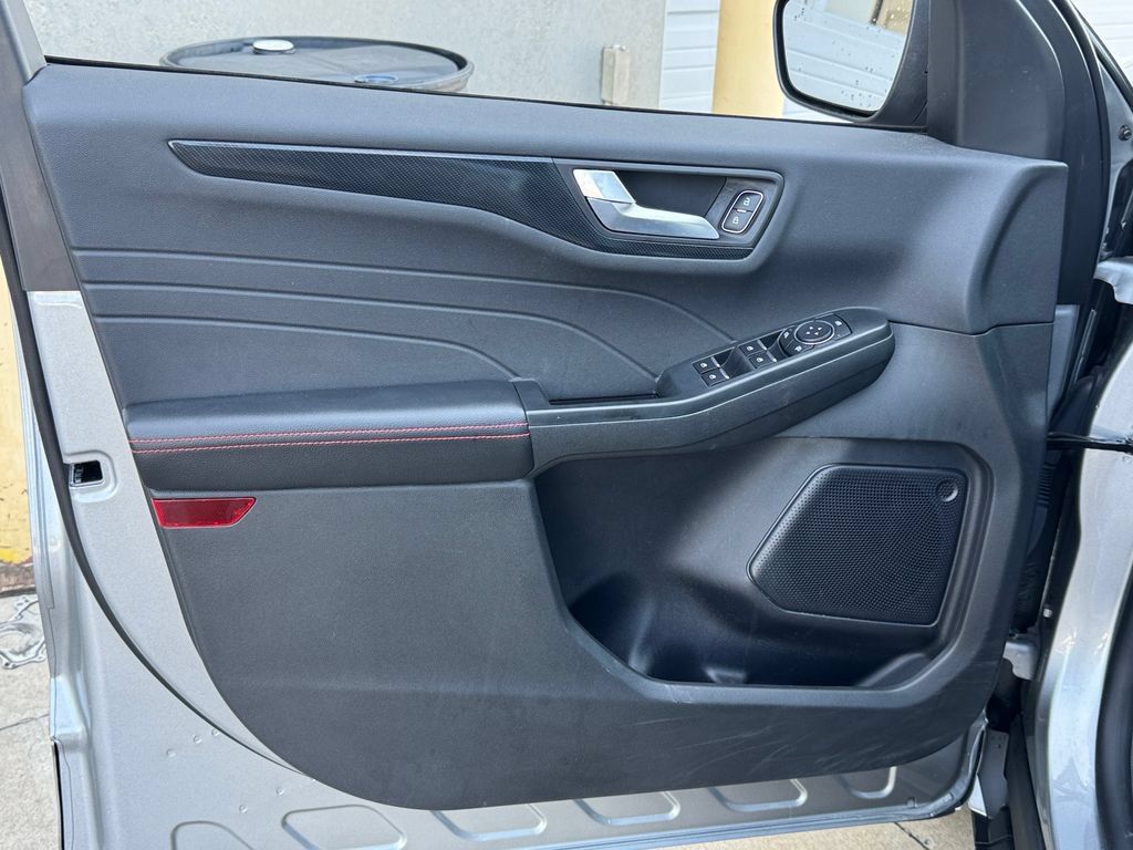 Used 2024 Ford Escape ST-Line w/ Tech Pack #1 FWD image 18