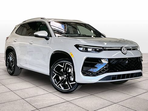 New 2026 Volkswagen Tiguan SEL R-Line AWD/4WD image 2