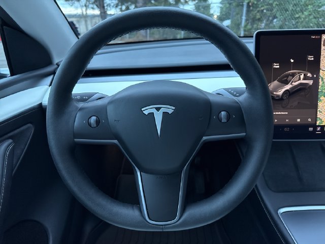 Used 2025 Tesla Model Y Long Range RWD image 18