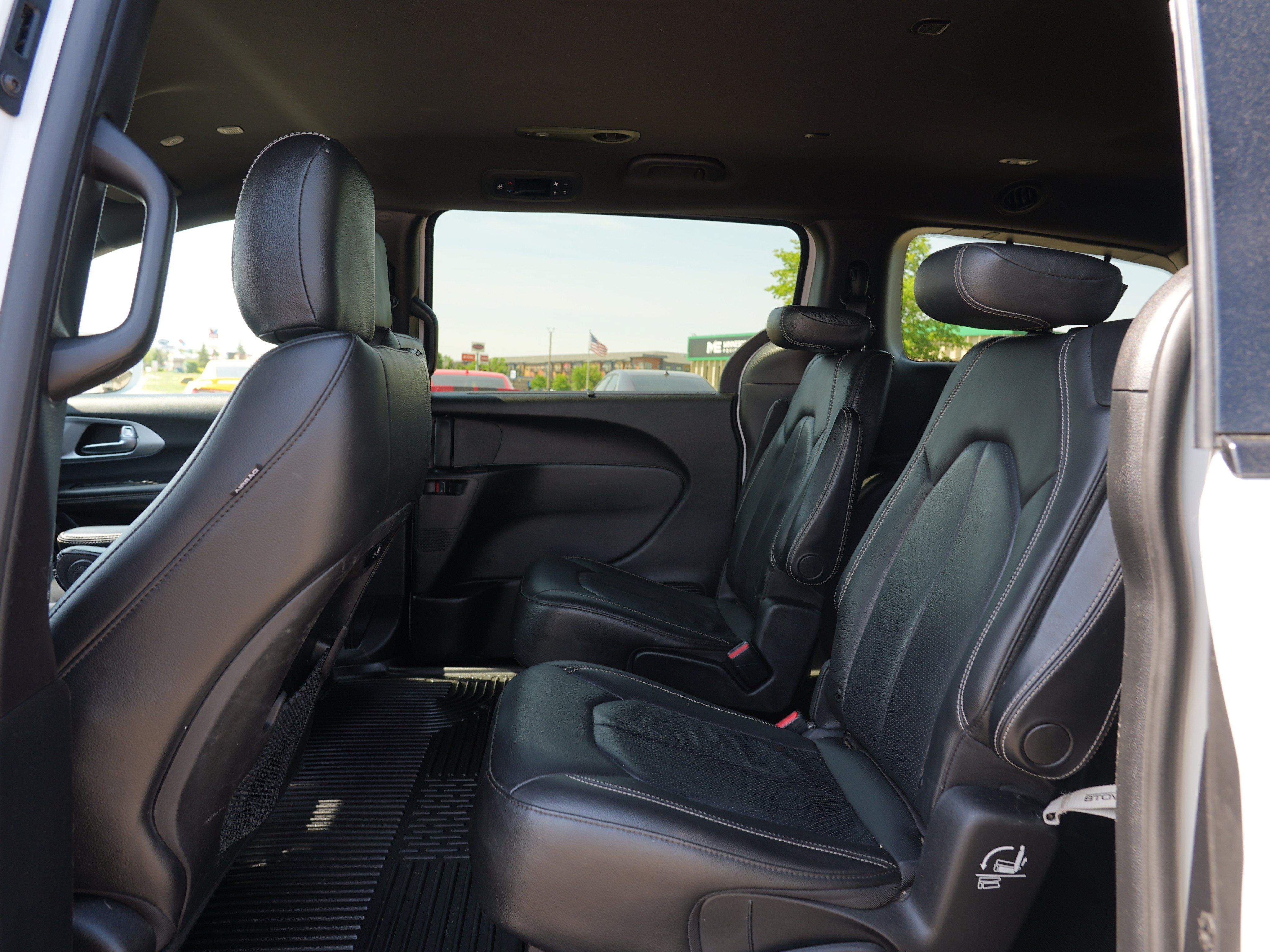 Used 2021 Chrysler Pacifica Touring-L w/ S Appearance Package FWD image 18